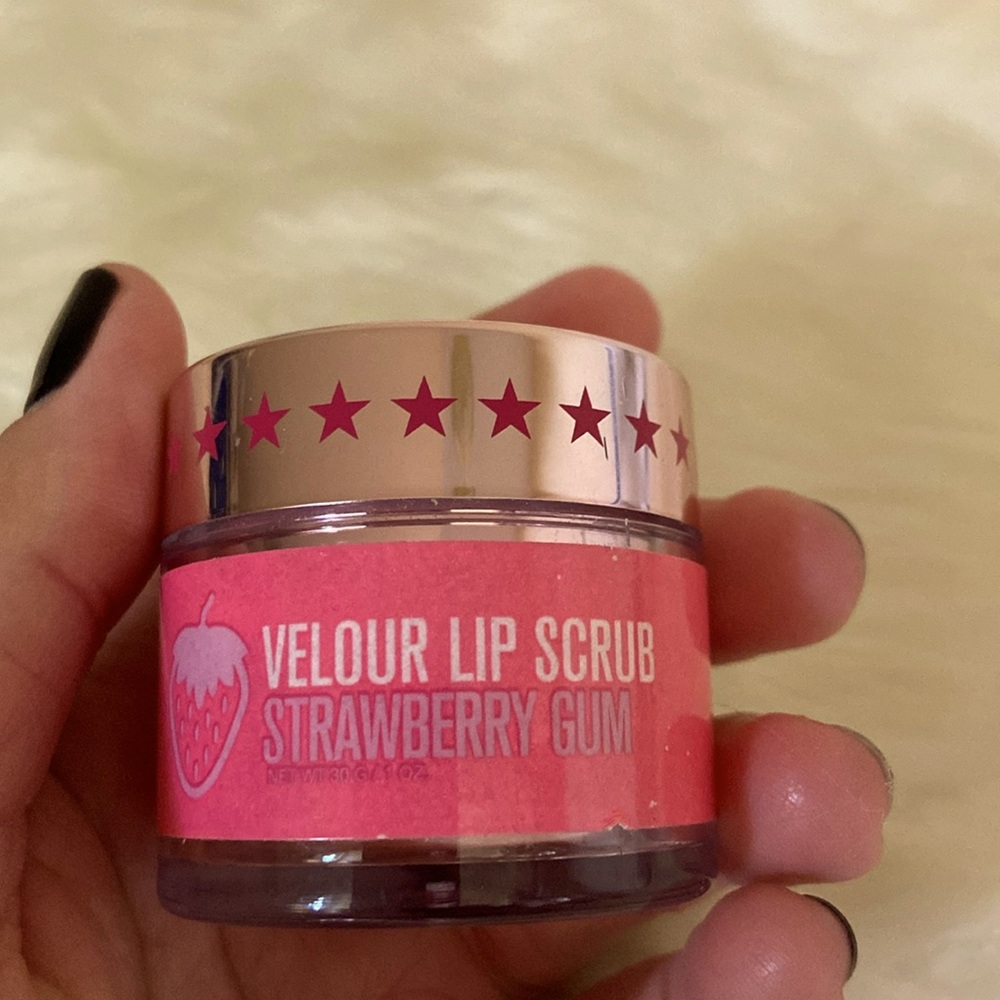 Jeffree Star velour lip scrub in strawberry gum